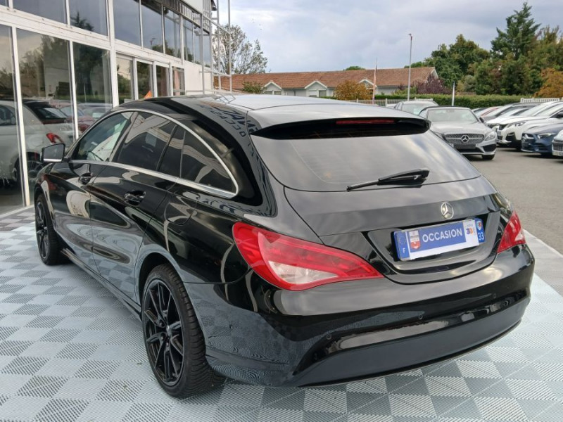 Photo 9 de l'offre de MERCEDES-BENZ CLA SHOOTING BRAKE 180 122cv BVM6 PACK GPS JA18 Radars Privacy Glass à 18950€ chez Mérignac auto