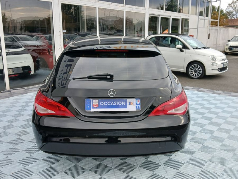 Photo 10 de l'offre de MERCEDES-BENZ CLA SHOOTING BRAKE 180 122cv BVM6 PACK GPS JA18 Radars Privacy Glass à 18950€ chez Mérignac auto