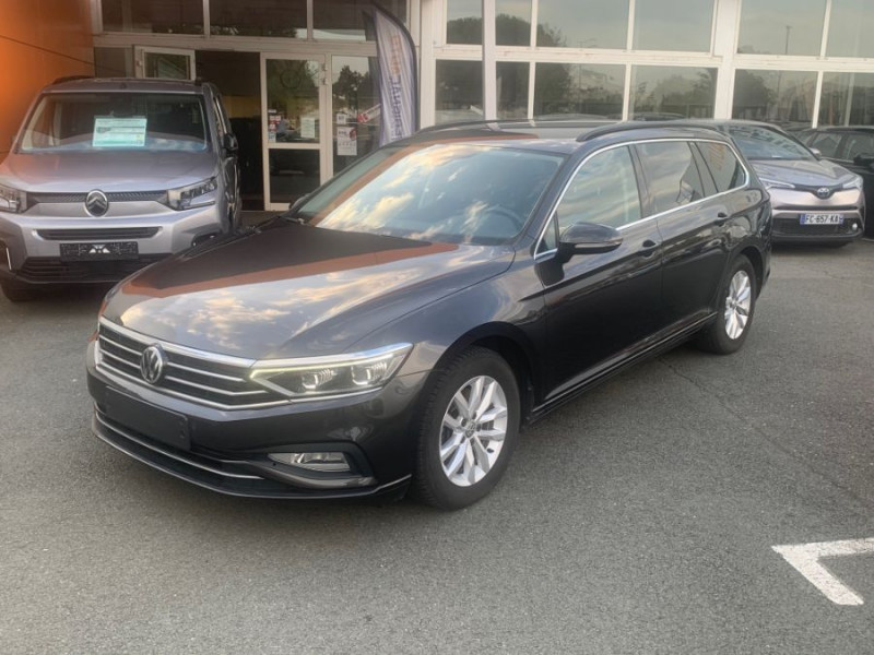Photo 1 de l'offre de VOLKSWAGEN PASSAT SW VIII 1.6 TDI 120 DSG7 STYLE BUSINESS GPS Radars ACC Hayon EL. 1ère Main à 22950€ chez Mérignac auto