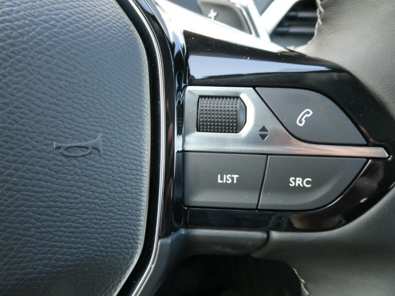 Photo 26 de l'offre de PEUGEOT 3008 II (2) 1.5 BlueHDi 130 EAT8 ALLURE PACK Hayon EL. ACC SC Barres à 23950€ chez Mérignac auto