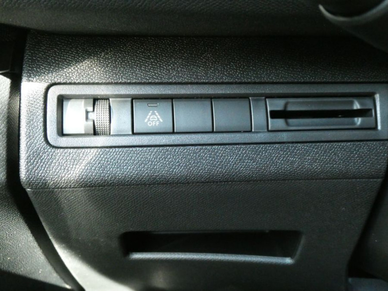 Photo 30 de l'offre de PEUGEOT 3008 II (2) 1.5 BlueHDi 130 EAT8 ALLURE PACK Hayon EL. ACC SC Barres à 23950€ chez Mérignac auto