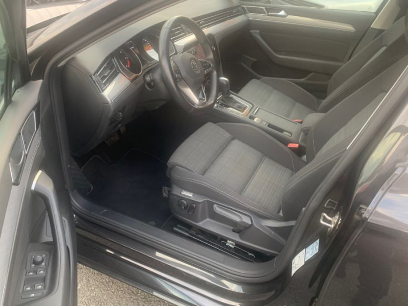 Photo 13 de l'offre de VOLKSWAGEN PASSAT SW VIII 1.6 TDI 120 DSG7 STYLE BUSINESS GPS Radars ACC Hayon EL. 1ère Main à 22950€ chez Mérignac auto