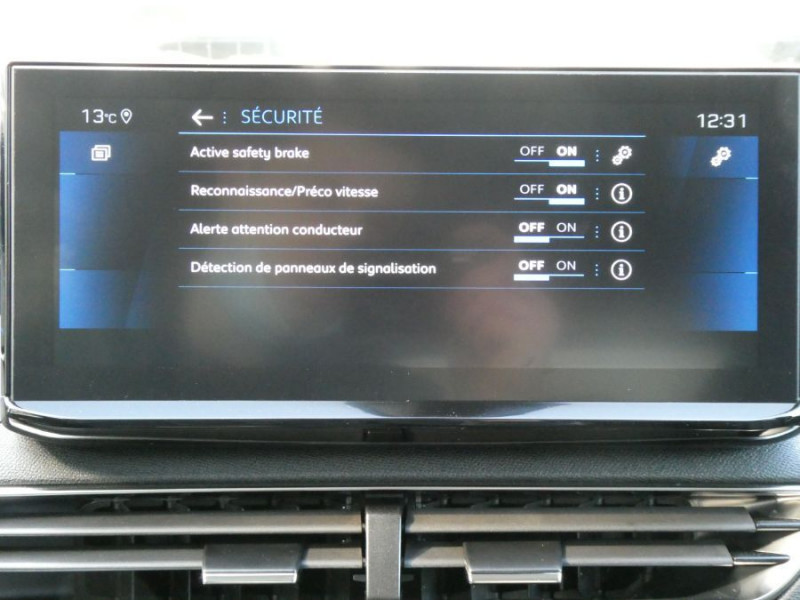 Photo 22 de l'offre de PEUGEOT 3008 II (2) 1.5 BlueHDi 130 EAT8 ALLURE PACK Hayon EL. ACC SC Barres à 23950€ chez Mérignac auto