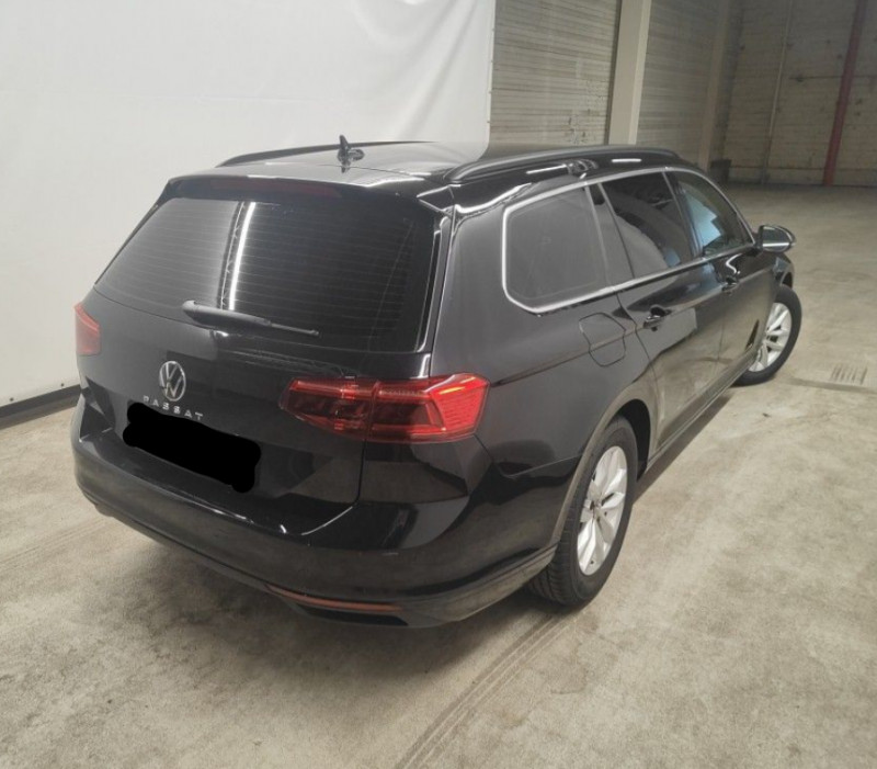 Photo 3 de l'offre de VOLKSWAGEN PASSAT SW VIII 2.0 TDI 150 DSG7 STYLE BUSINESS GPS Radars ACC Hayon EL. 1ère Main à 28980€ chez Mérignac auto