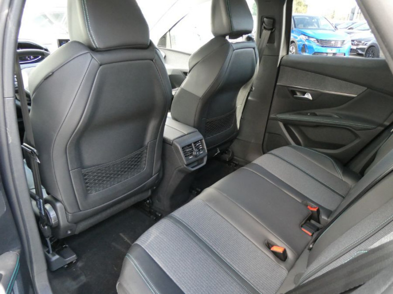 Photo 16 de l'offre de PEUGEOT 3008 II (2) 1.5 BlueHDi 130 EAT8 ALLURE PACK Hayon EL. ACC SC Barres à 23950€ chez Mérignac auto