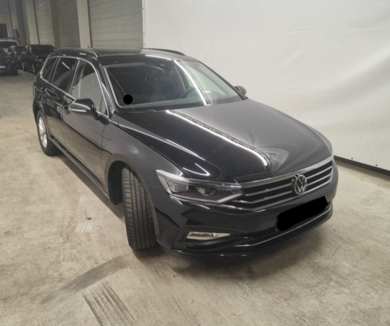 Photo 2 de l'offre de VOLKSWAGEN PASSAT SW VIII 2.0 TDI 150 DSG7 STYLE BUSINESS GPS Radars ACC Hayon EL. 1ère Main à 28980€ chez Mérignac auto