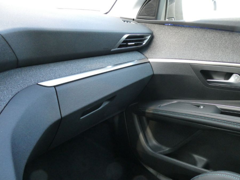 Photo 34 de l'offre de PEUGEOT 3008 II (2) 1.5 BlueHDi 130 EAT8 ALLURE PACK Hayon EL. ACC SC Barres à 23950€ chez Mérignac auto