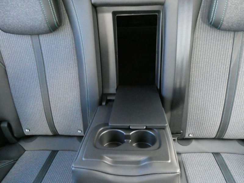 Photo 32 de l'offre de PEUGEOT 3008 II (2) 1.5 BlueHDi 130 EAT8 ALLURE PACK Hayon EL. ACC SC Barres à 23950€ chez Mérignac auto