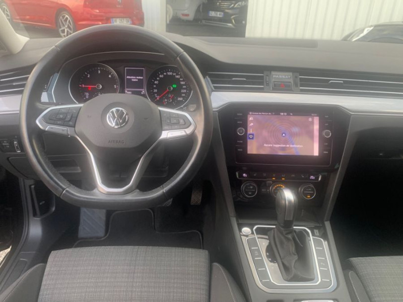 Photo 4 de l'offre de VOLKSWAGEN PASSAT SW VIII 1.6 TDI 120 DSG7 STYLE BUSINESS GPS Radars ACC Hayon EL. 1ère Main à 22950€ chez Mérignac auto