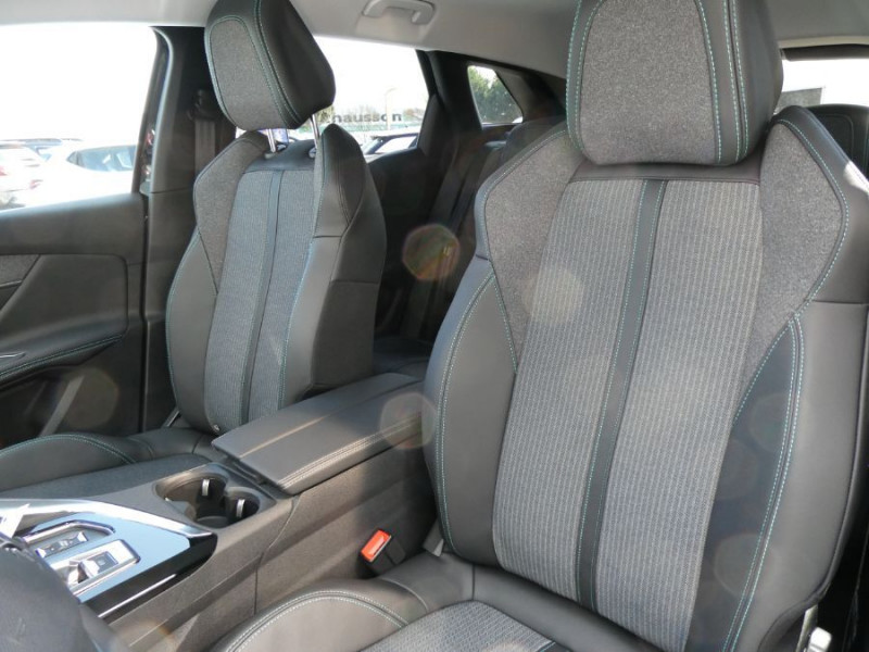 Photo 5 de l'offre de PEUGEOT 3008 II (2) 1.5 BlueHDi 130 EAT8 ALLURE PACK Hayon EL. ACC SC Barres à 23950€ chez Mérignac auto