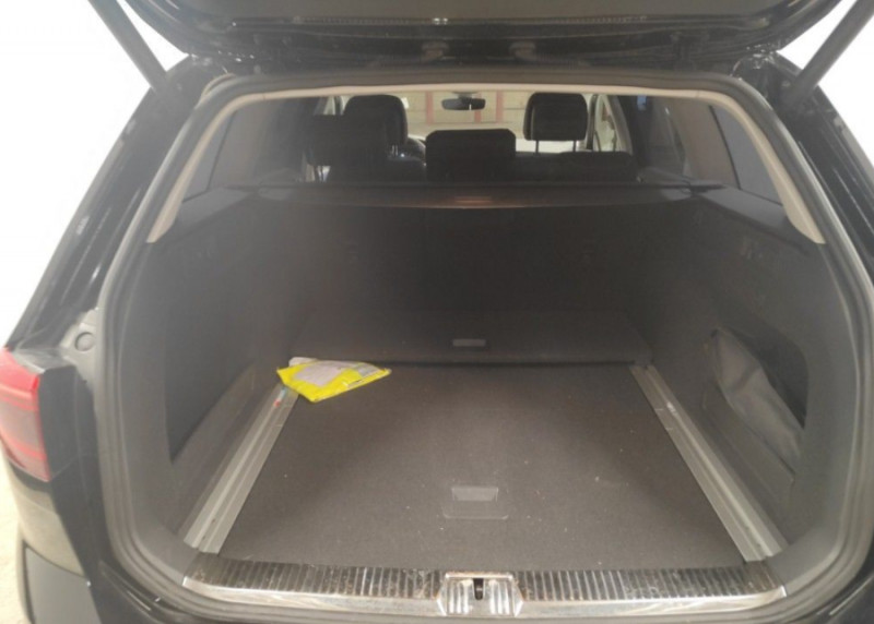 Photo 9 de l'offre de VOLKSWAGEN PASSAT SW VIII 2.0 TDI 150 DSG7 STYLE BUSINESS GPS Radars ACC Hayon EL. 1ère Main à 28980€ chez Mérignac auto