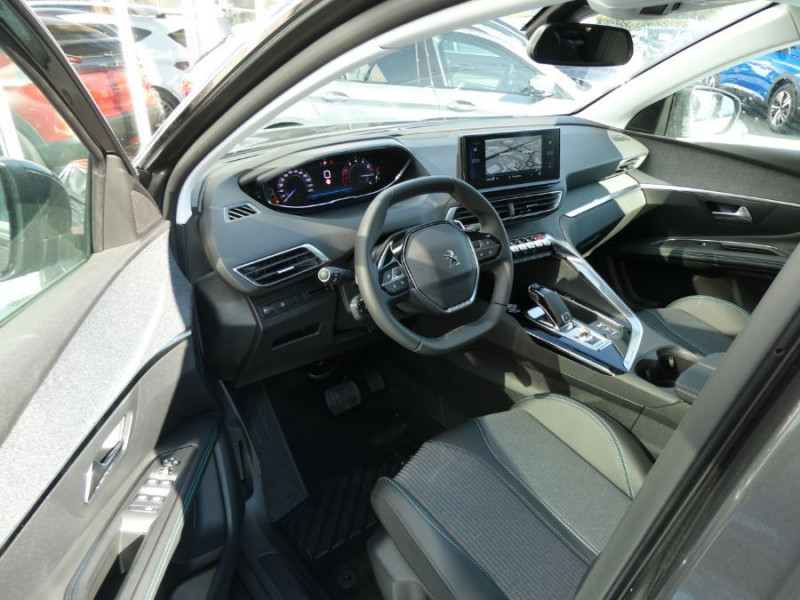 Photo 15 de l'offre de PEUGEOT 3008 II (2) 1.5 BlueHDi 130 EAT8 ALLURE PACK Hayon EL. ACC SC Barres à 23950€ chez Mérignac auto