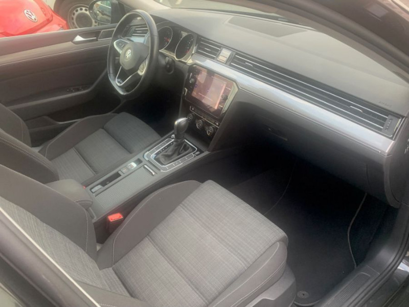 Photo 12 de l'offre de VOLKSWAGEN PASSAT SW VIII 1.6 TDI 120 DSG7 STYLE BUSINESS GPS Radars ACC Hayon EL. 1ère Main à 22950€ chez Mérignac auto