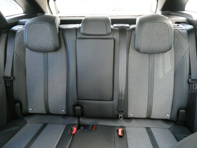 Photo 31 de l'offre de PEUGEOT 3008 II (2) 1.5 BlueHDi 130 EAT8 ALLURE PACK Hayon EL. ACC SC Barres à 23950€ chez Mérignac auto