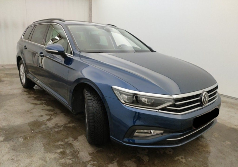 Photo 2 de l'offre de VOLKSWAGEN PASSAT SW VIII 1.6 TDI 120 DSG7 STYLE BUSINESS GPS Radars ACC Hayon EL. 1ère Main à 23650€ chez Mérignac auto