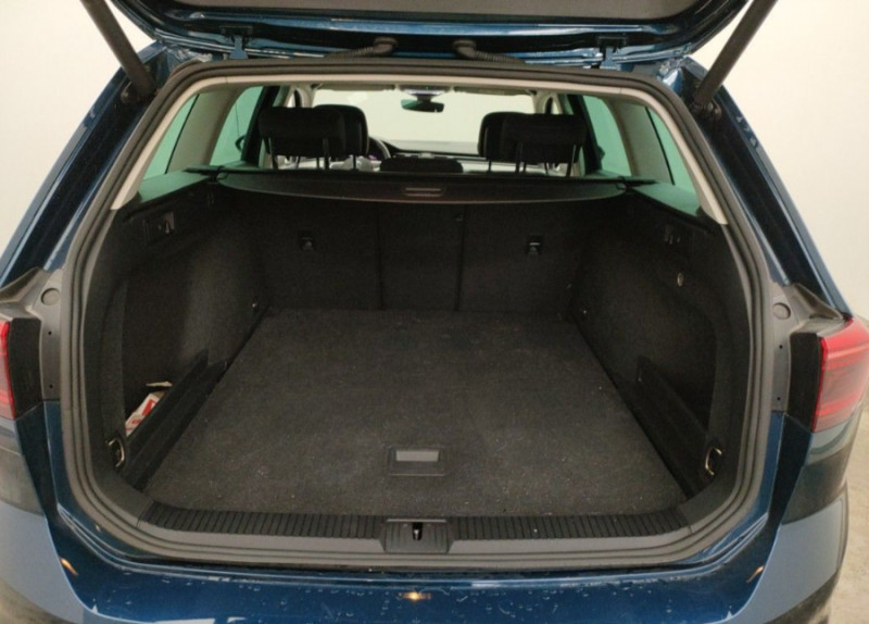 Photo 10 de l'offre de VOLKSWAGEN PASSAT SW VIII 1.6 TDI 120 DSG7 STYLE BUSINESS GPS Radars ACC Hayon EL. 1ère Main à 23650€ chez Mérignac auto