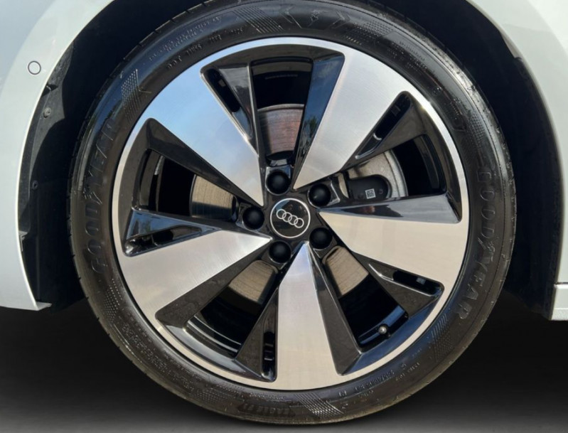Photo 15 de l'offre de AUDI A5 AVANT III 2.0 TDI 204 S Tronic 7 S LINE Pack Tech Plus Matrix 2 Ecrans à 53990€ chez Mérignac auto