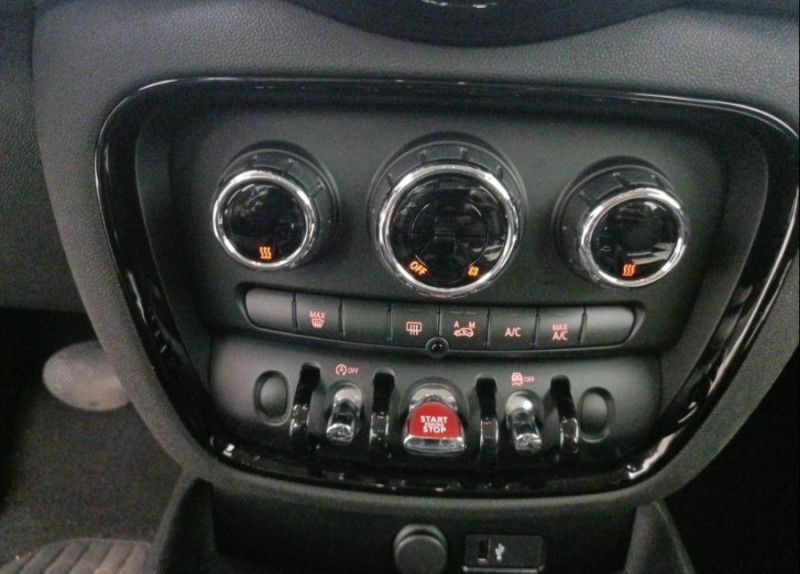 Photo 11 de l'offre de MINI CLUBMAN III ONE D 116 BVA Nv GPS LED CarPlay Clim Auto 1ère Main à 21950€ chez Mérignac auto