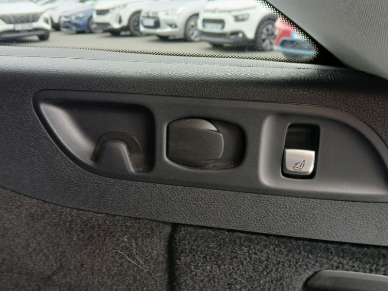 Photo 38 de l'offre de MERCEDES-BENZ CLASSE E SW IV 200 D 160cv 9G-Tronic CUIR Camera Hayon EL. Attel. à 31950€ chez Mérignac auto