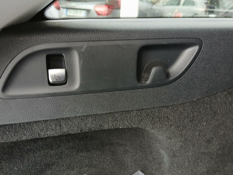 Photo 39 de l'offre de MERCEDES-BENZ CLASSE E SW IV 200 D 160cv 9G-Tronic CUIR Camera Hayon EL. Attel. à 31950€ chez Mérignac auto