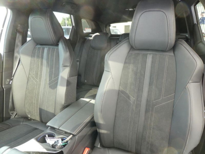 Photo 5 de l'offre de PEUGEOT 3008 II (2) 1.5 BlueHDi 130 EAT8 GT Alcantara TOE Hayon EL. 1ère Main à 27450€ chez Mérignac auto