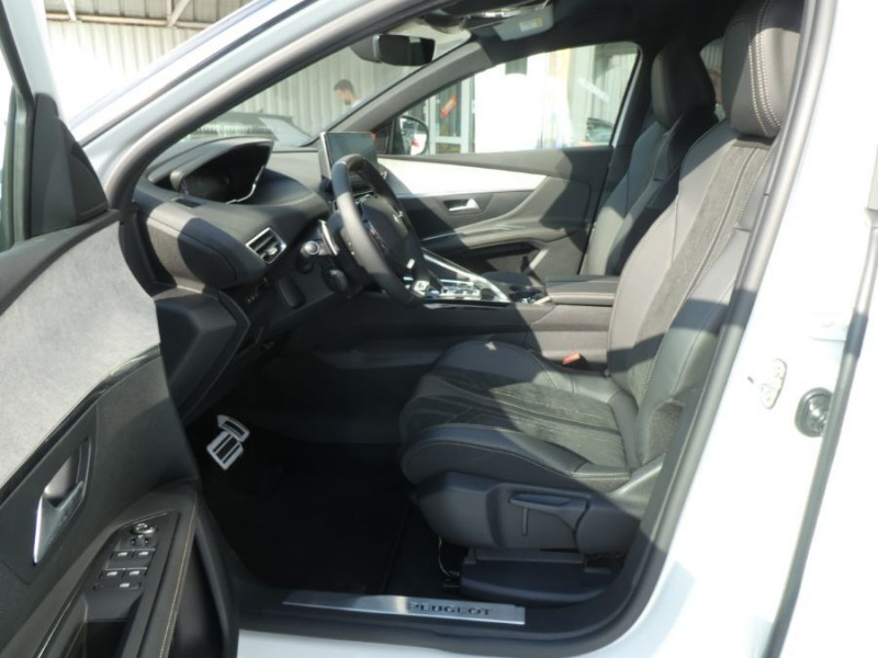Photo 6 de l'offre de PEUGEOT 3008 II (2) 1.5 BlueHDi 130 EAT8 GT Alcantara TOE Hayon EL. 1ère Main à 27450€ chez Mérignac auto