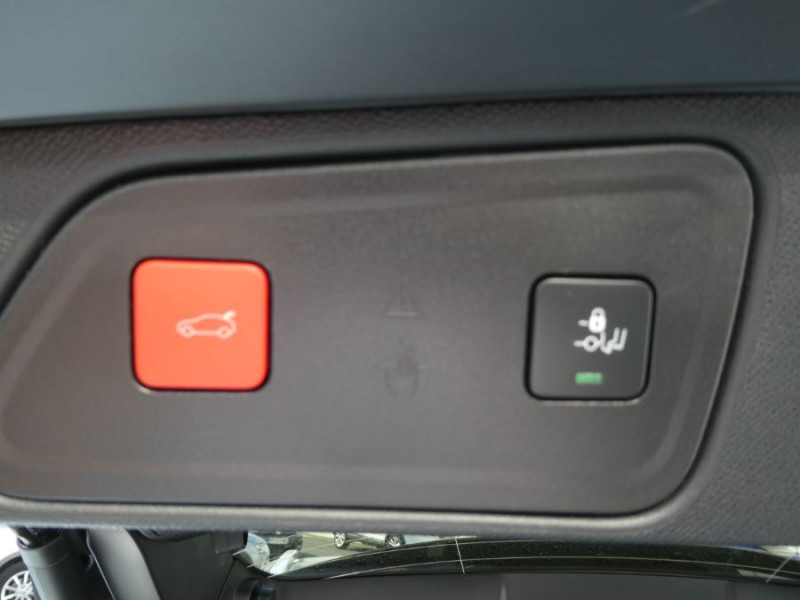 Photo 8 de l'offre de PEUGEOT 3008 II (2) 1.5 BlueHDi 130 EAT8 GT Alcantara TOE Hayon EL. 1ère Main à 27450€ chez Mérignac auto