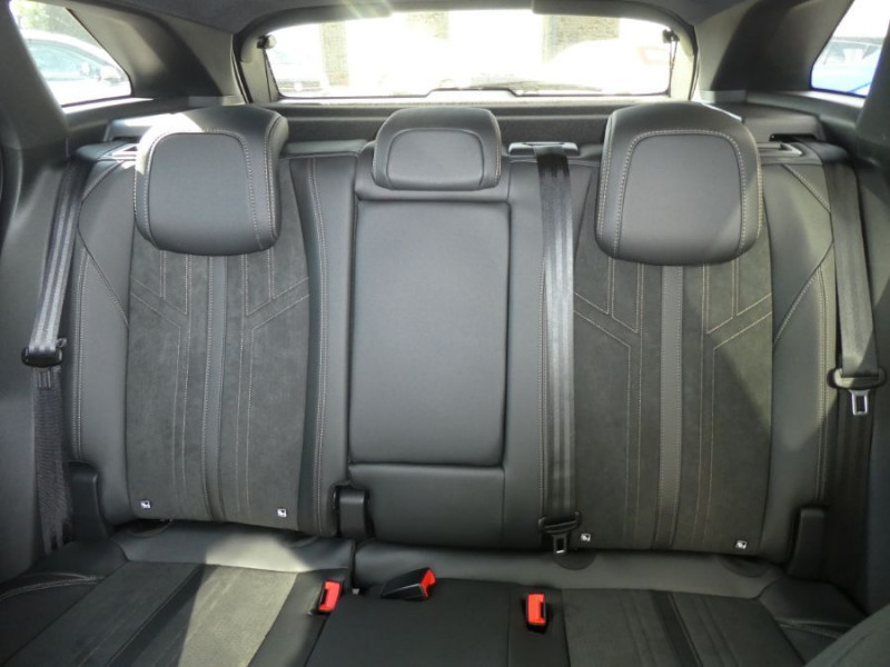 Photo 14 de l'offre de PEUGEOT 3008 II (2) 1.5 BlueHDi 130 EAT8 GT Alcantara TOE Hayon EL. 1ère Main à 27450€ chez Mérignac auto