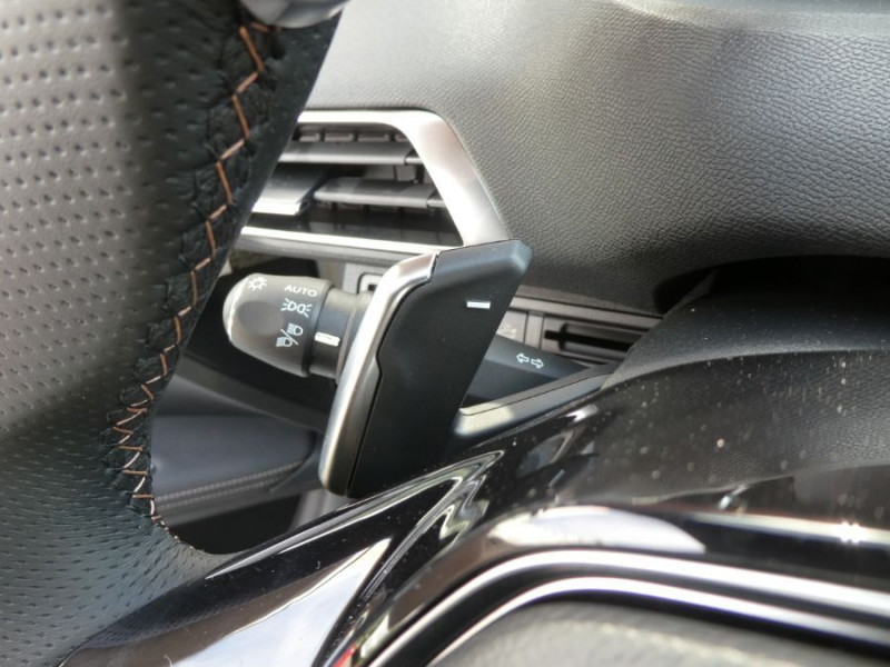 Photo 18 de l'offre de PEUGEOT 3008 II (2) 1.5 BlueHDi 130 EAT8 GT Alcantara TOE Hayon EL. 1ère Main à 27450€ chez Mérignac auto