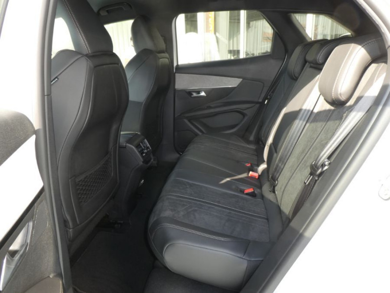 Photo 15 de l'offre de PEUGEOT 3008 II (2) 1.5 BlueHDi 130 EAT8 GT Alcantara TOE Hayon EL. 1ère Main à 27450€ chez Mérignac auto