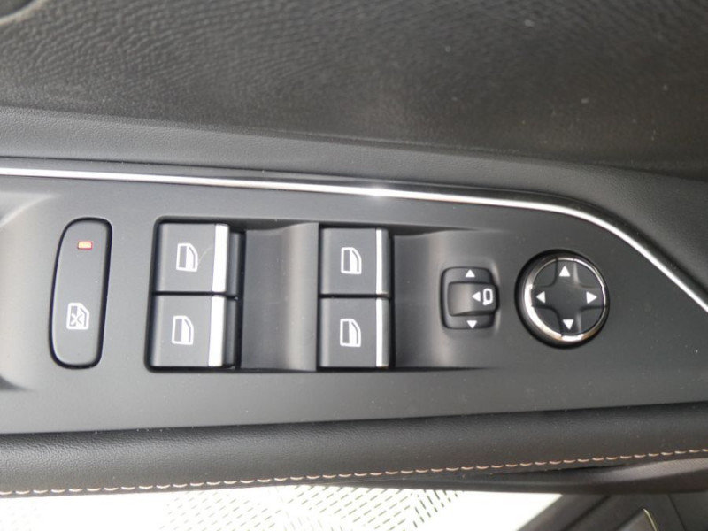 Photo 24 de l'offre de PEUGEOT 3008 II (2) 1.5 BlueHDi 130 EAT8 GT Alcantara TOE Hayon EL. 1ère Main à 27450€ chez Mérignac auto