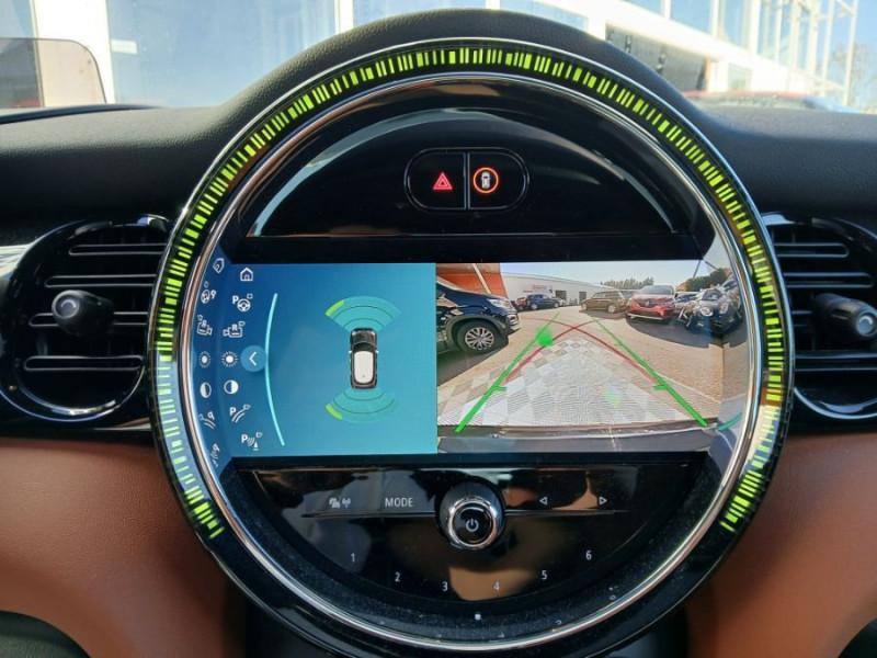 Photo 6 de l'offre de MINI MINI III (F56) NEW 1.5i 136 BVA7 COOPER 5P CUIR TOE Camera Key Less HUD Hifi... à 29900€ chez Mérignac auto