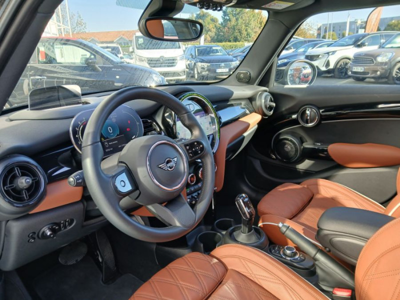 Photo 4 de l'offre de MINI MINI III (F56) NEW 1.5i 136 BVA7 COOPER 5P CUIR TOE Camera Key Less HUD Hifi... à 29900€ chez Mérignac auto