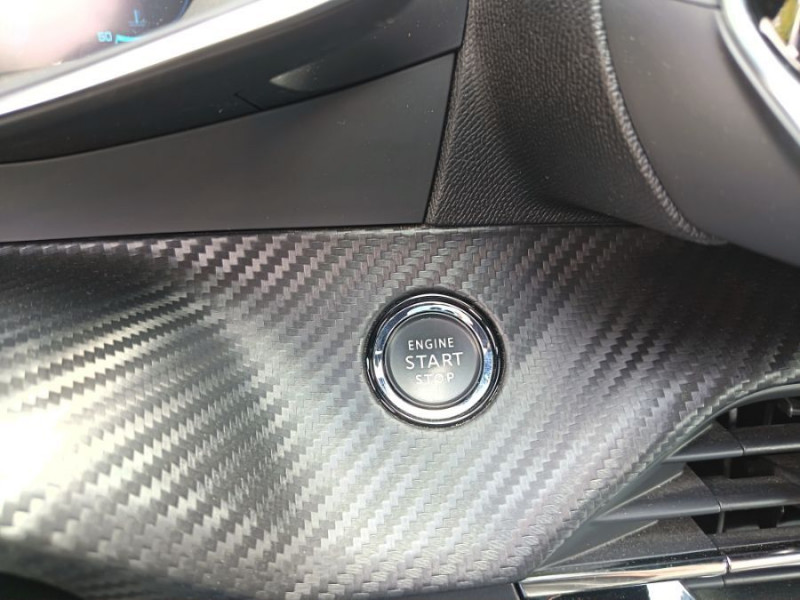 Photo 25 de l'offre de PEUGEOT 2008 II 1.2 PureTech 130 BVM6 GT LINE GPS Camera à 13450€ chez Mérignac auto
