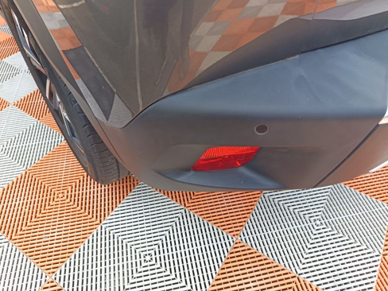 Photo 30 de l'offre de PEUGEOT 2008 II 1.2 PureTech 130 BVM6 GT LINE GPS Camera à 13450€ chez Mérignac auto