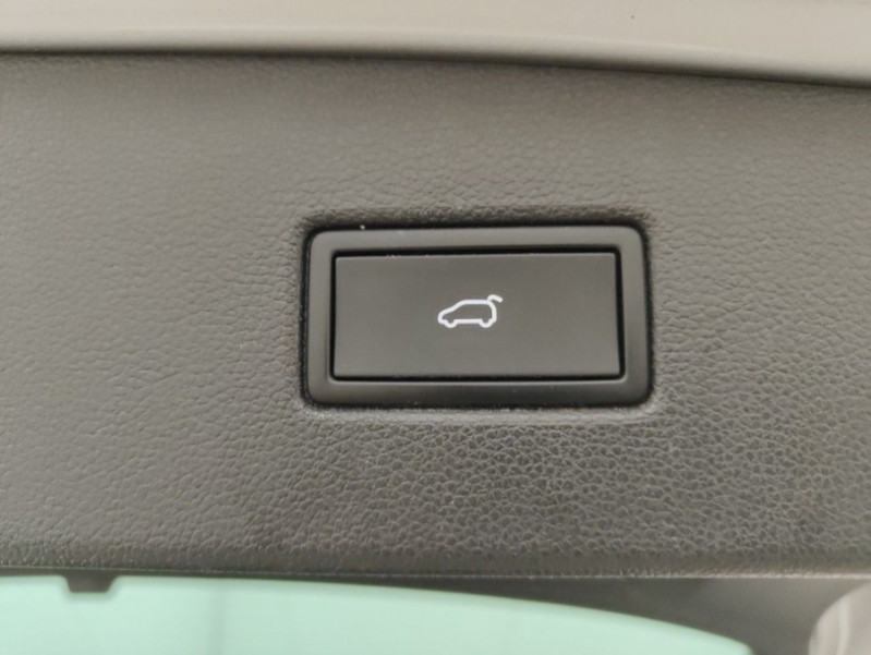 Photo 8 de l'offre de VOLKSWAGEN TIGUAN II (2) 2.0 TDI 150 DSG 2WD ELEGANCE CUIR Camera ACC Hayon EL. JA18 1ère Main à 32490€ chez Mérignac auto