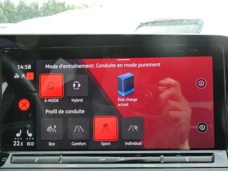 Photo 18 de l'offre de VOLKSWAGEN GOLF VIII 1.4 HYBRID 245 GTE GPS ACC SC AB.10LED 1ère Main à 28950€ chez Mérignac auto