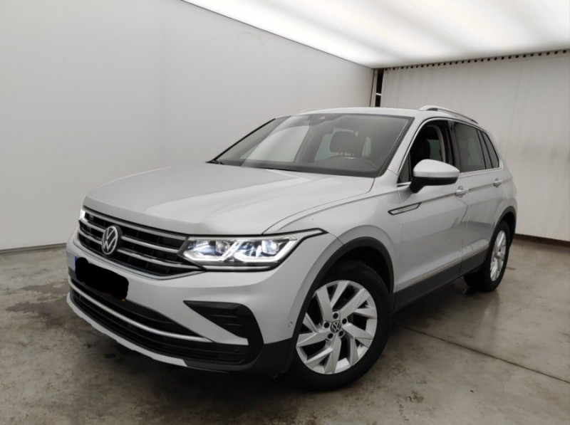 Photo 1 de l'offre de VOLKSWAGEN TIGUAN II (2) 2.0 TDI 150 DSG 2WD ELEGANCE CUIR Camera ACC Hayon EL. JA18 1ère Main à 32490€ chez Mérignac auto