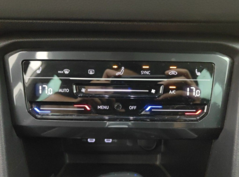 Photo 14 de l'offre de VOLKSWAGEN TIGUAN II (2) 2.0 TDI 150 DSG 2WD ELEGANCE CUIR Camera ACC Hayon EL. JA18 1ère Main à 32490€ chez Mérignac auto