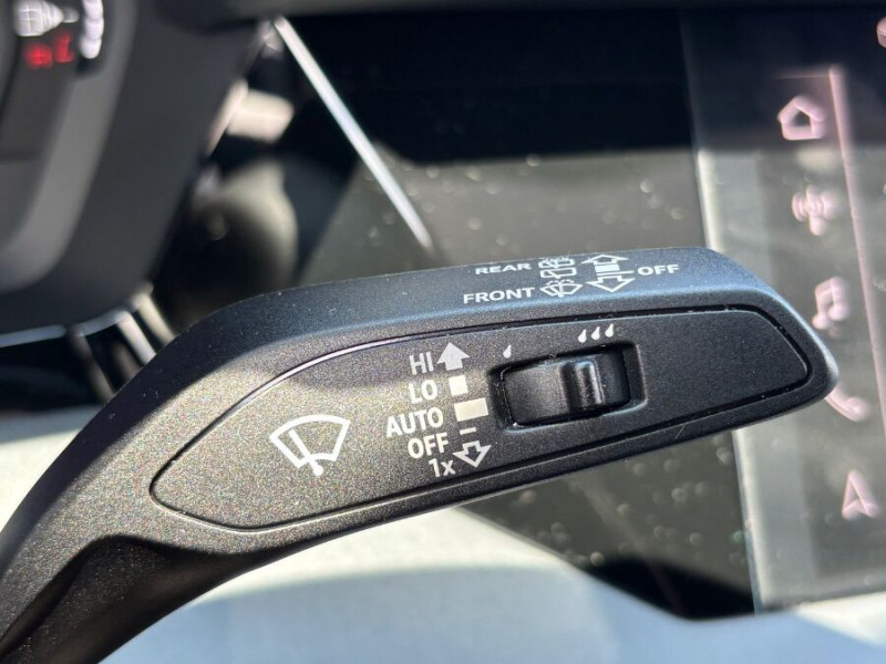 Photo 21 Audi A3 SPORTBACK SPORTBACK New IV 35 TDI 150 S Tronic 7 S LINE Int + Ext. TOIT Ouvrant SC JA18 DIESEL GRIS DAYTONA en vente chez Mérignac auto Photo 21 de l'offre de AUDI A3 SPORTBACK SPORTBACK New IV 35 TDI 150 S Tronic 7 S LINE Int + Ext. TOIT Ouvrant SC JA18 à 38450€ chez Mérignac auto