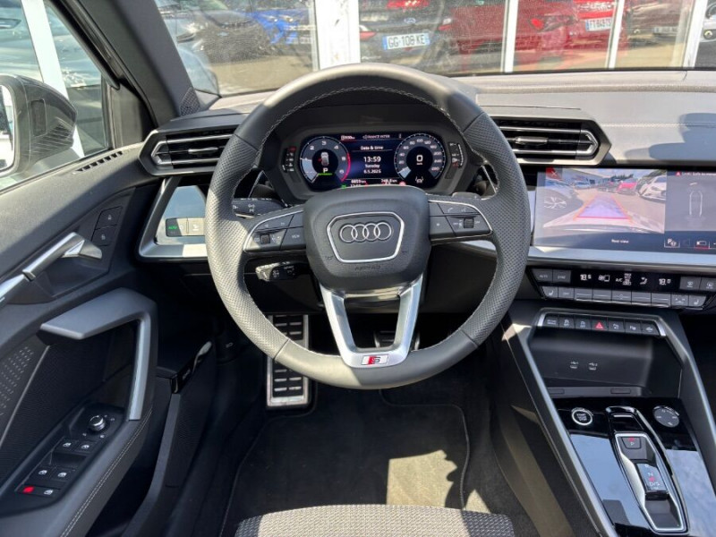 Photo 4 Audi A3 SPORTBACK SPORTBACK New IV 35 TDI 150 S Tronic 7 S LINE Int + Ext. TOIT Ouvrant SC JA18 DIESEL GRIS DAYTONA en vente chez Mérignac auto Photo 4 de l'offre de AUDI A3 SPORTBACK SPORTBACK New IV 35 TDI 150 S Tronic 7 S LINE Int + Ext. TOIT Ouvrant SC JA18 à 38450€ chez Mérignac auto