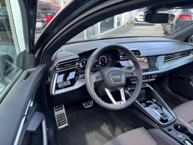 Photo 13 Audi A3 SPORTBACK SPORTBACK New IV 35 TDI 150 S Tronic 7 S LINE Int + Ext. TOIT Ouvrant SC JA18 DIESEL GRIS DAYTONA en vente chez Mérignac auto Photo 13 de l'offre de AUDI A3 SPORTBACK SPORTBACK New IV 35 TDI 150 S Tronic 7 S LINE Int + Ext. TOIT Ouvrant SC JA18 à 38450€ chez Mérignac auto