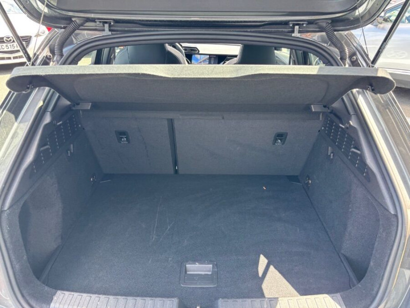 Photo 16 Audi A3 SPORTBACK SPORTBACK New IV 35 TDI 150 S Tronic 7 S LINE Int + Ext. TOIT Ouvrant SC JA18 DIESEL GRIS DAYTONA en vente chez Mérignac auto Photo 16 de l'offre de AUDI A3 SPORTBACK SPORTBACK New IV 35 TDI 150 S Tronic 7 S LINE Int + Ext. TOIT Ouvrant SC JA18 à 38450€ chez Mérignac auto