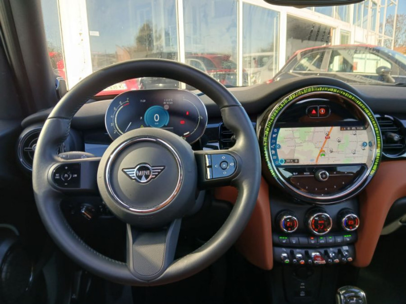 Photo 16 de l'offre de MINI MINI III (F56) NEW 1.5i 136 BVA7 COOPER 5P CUIR TOE Camera Key Less HUD Hifi... à 29900€ chez Mérignac auto