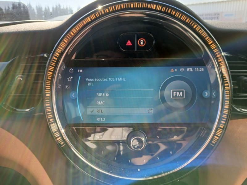 Photo 24 de l'offre de MINI MINI III (F56) NEW 1.5i 136 BVA7 COOPER 5P CUIR TOE Camera Key Less HUD Hifi... à 29900€ chez Mérignac auto