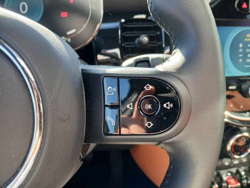 Photo 18 de l'offre de MINI MINI III (F56) NEW 1.5i 136 BVA7 COOPER 5P CUIR TOE Camera Key Less HUD Hifi... à 29900€ chez Mérignac auto