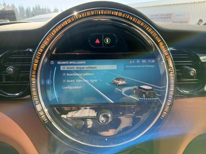 Photo 28 de l'offre de MINI MINI III (F56) NEW 1.5i 136 BVA7 COOPER 5P CUIR TOE Camera Key Less HUD Hifi... à 29900€ chez Mérignac auto