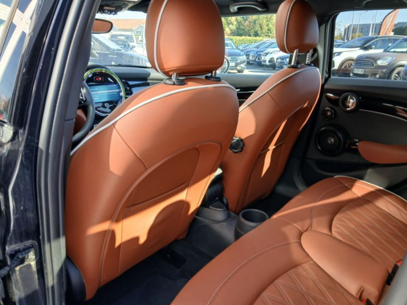 Photo 36 de l'offre de MINI MINI III (F56) NEW 1.5i 136 BVA7 COOPER 5P CUIR TOE Camera Key Less HUD Hifi... à 29900€ chez Mérignac auto