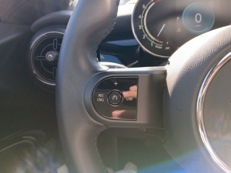 Photo 17 de l'offre de MINI MINI III (F56) NEW 1.5i 136 BVA7 COOPER 5P CUIR TOE Camera Key Less HUD Hifi... à 29900€ chez Mérignac auto