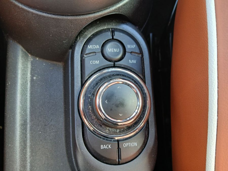 Photo 30 de l'offre de MINI MINI III (F56) NEW 1.5i 136 BVA7 COOPER 5P CUIR TOE Camera Key Less HUD Hifi... à 29900€ chez Mérignac auto